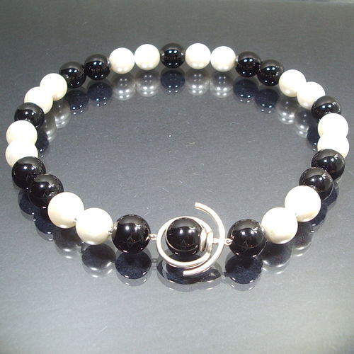 Collier "Black and White"